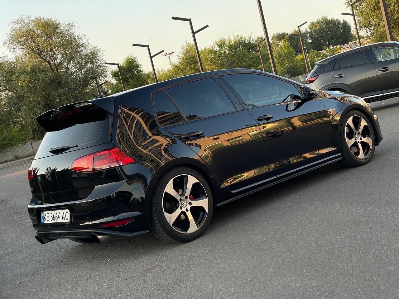 Volkswagen Golf GTI - фото 7