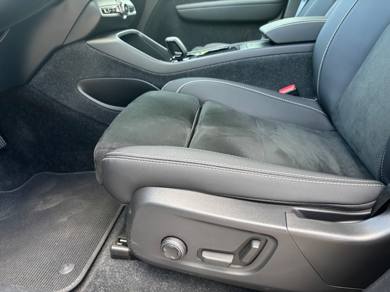 Volvo C40 - фото 6