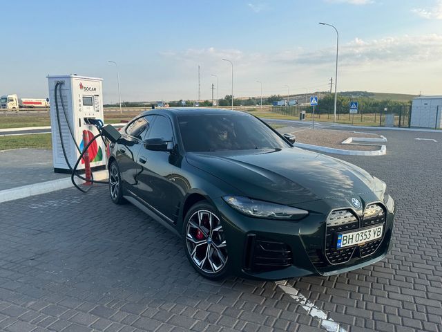 BMW i4 - фото 1