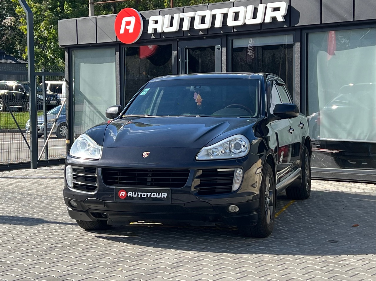 Porsche Cayenne - фото 1