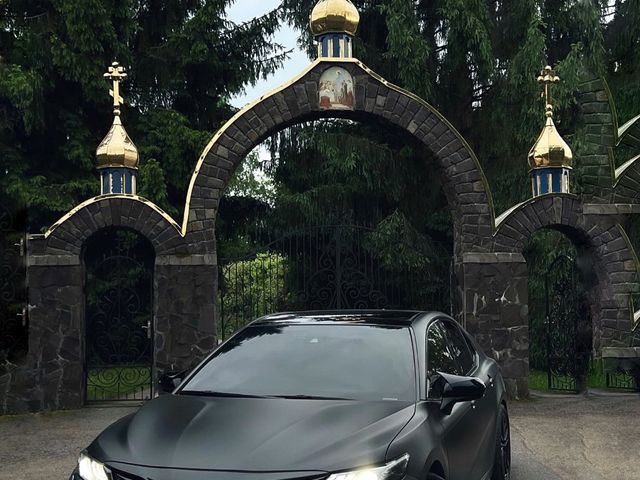 Toyota Camry - фото 1