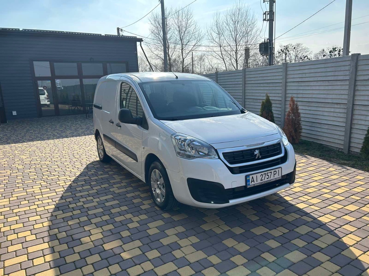 Peugeot Partner - фото 1