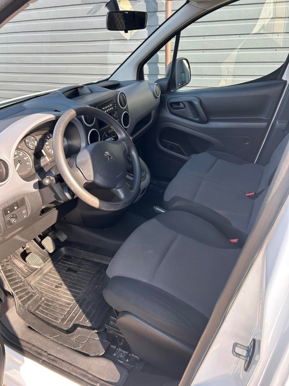 Peugeot Partner - фото 6