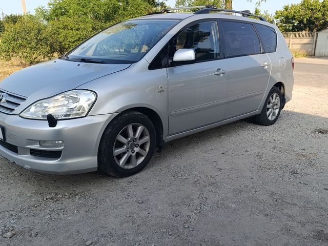 Toyota Avensis Verso - зображення 1