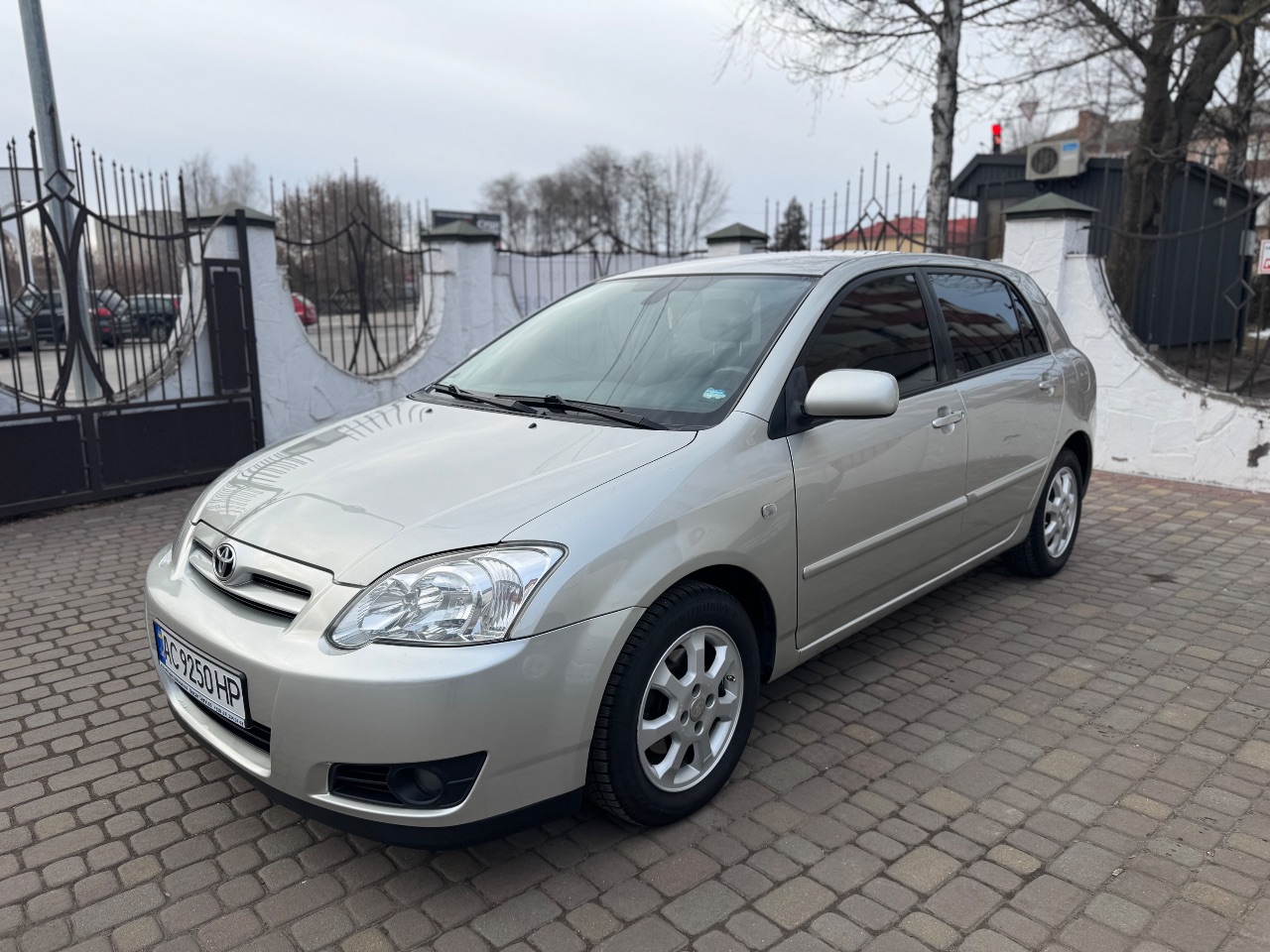 Toyota Corolla - фото 1