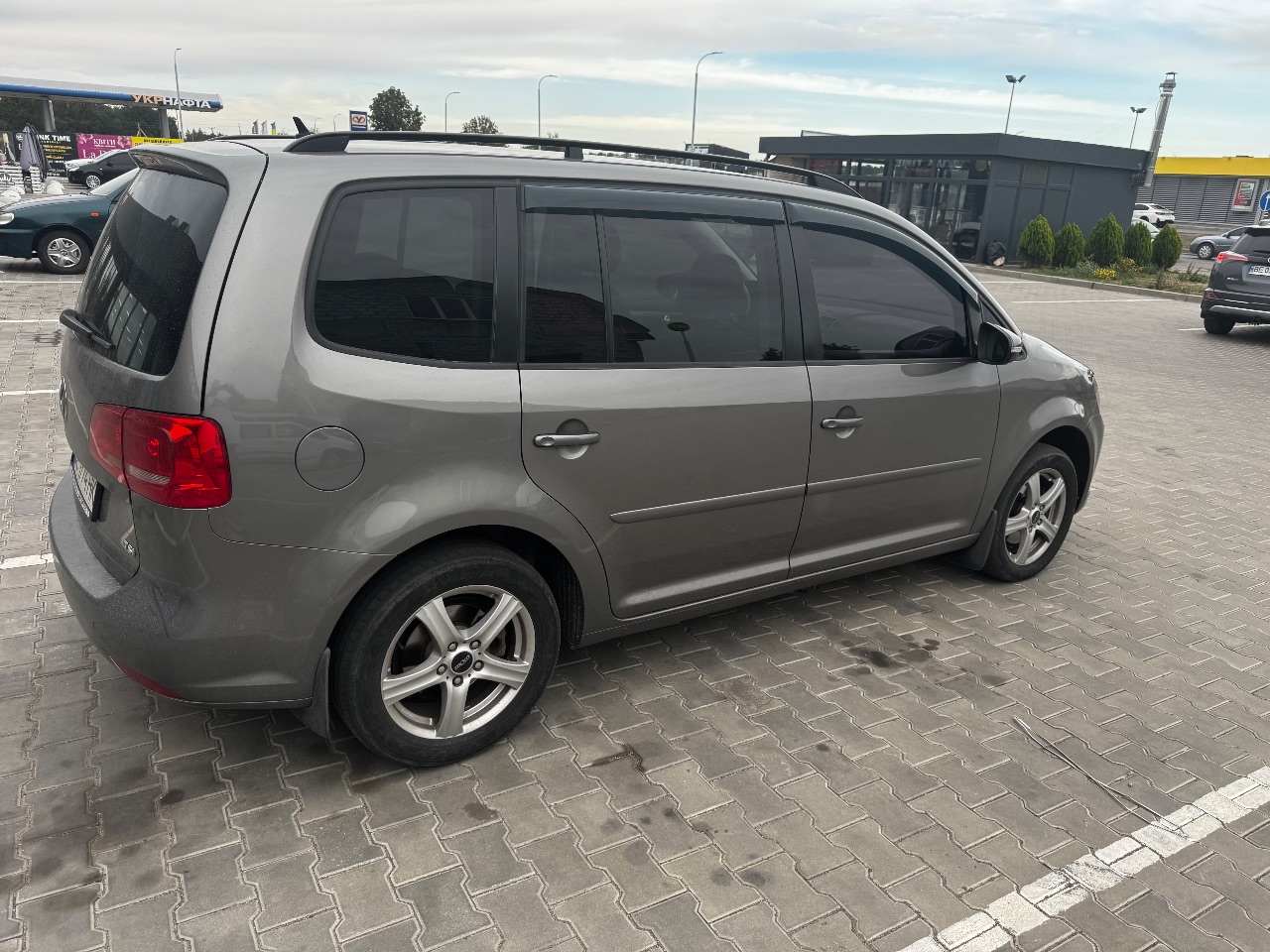 Volkswagen Touran - фото 3