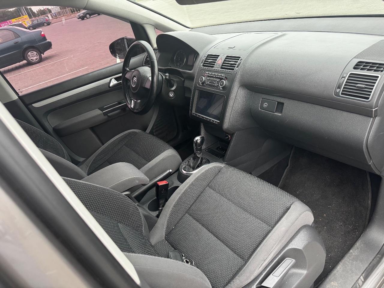 Volkswagen Touran - фото 2