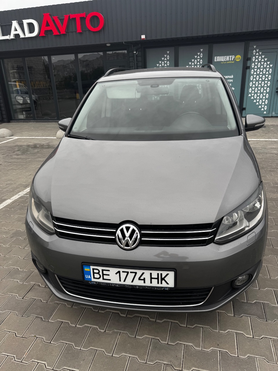 Volkswagen Touran - фото 1