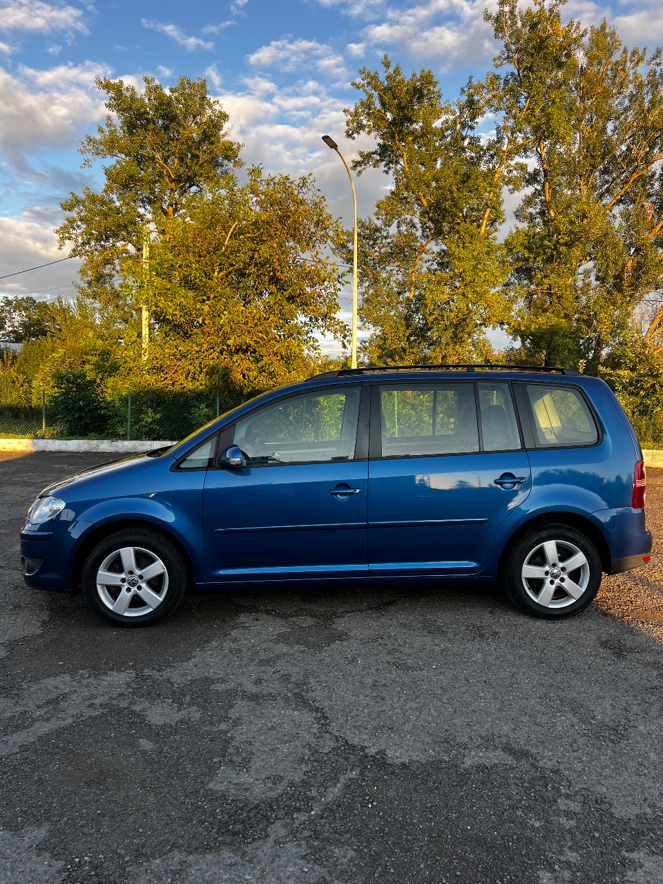 Volkswagen Touran - фото 3