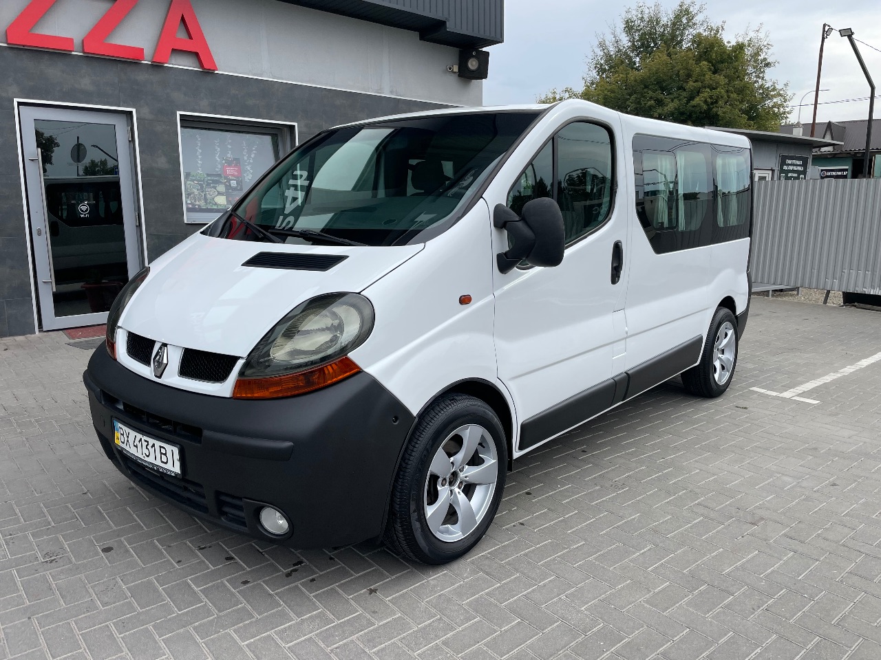Renault Trafic - фото 1