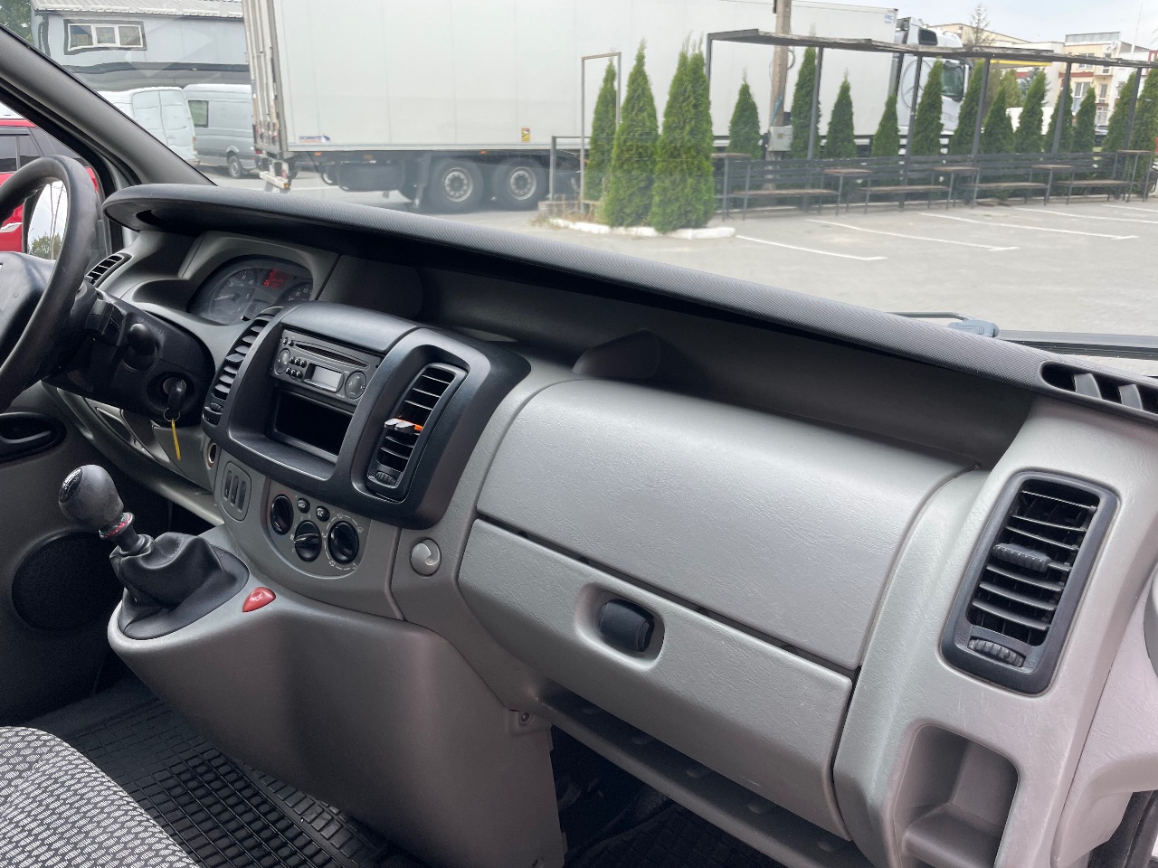 Renault Trafic - фото 12