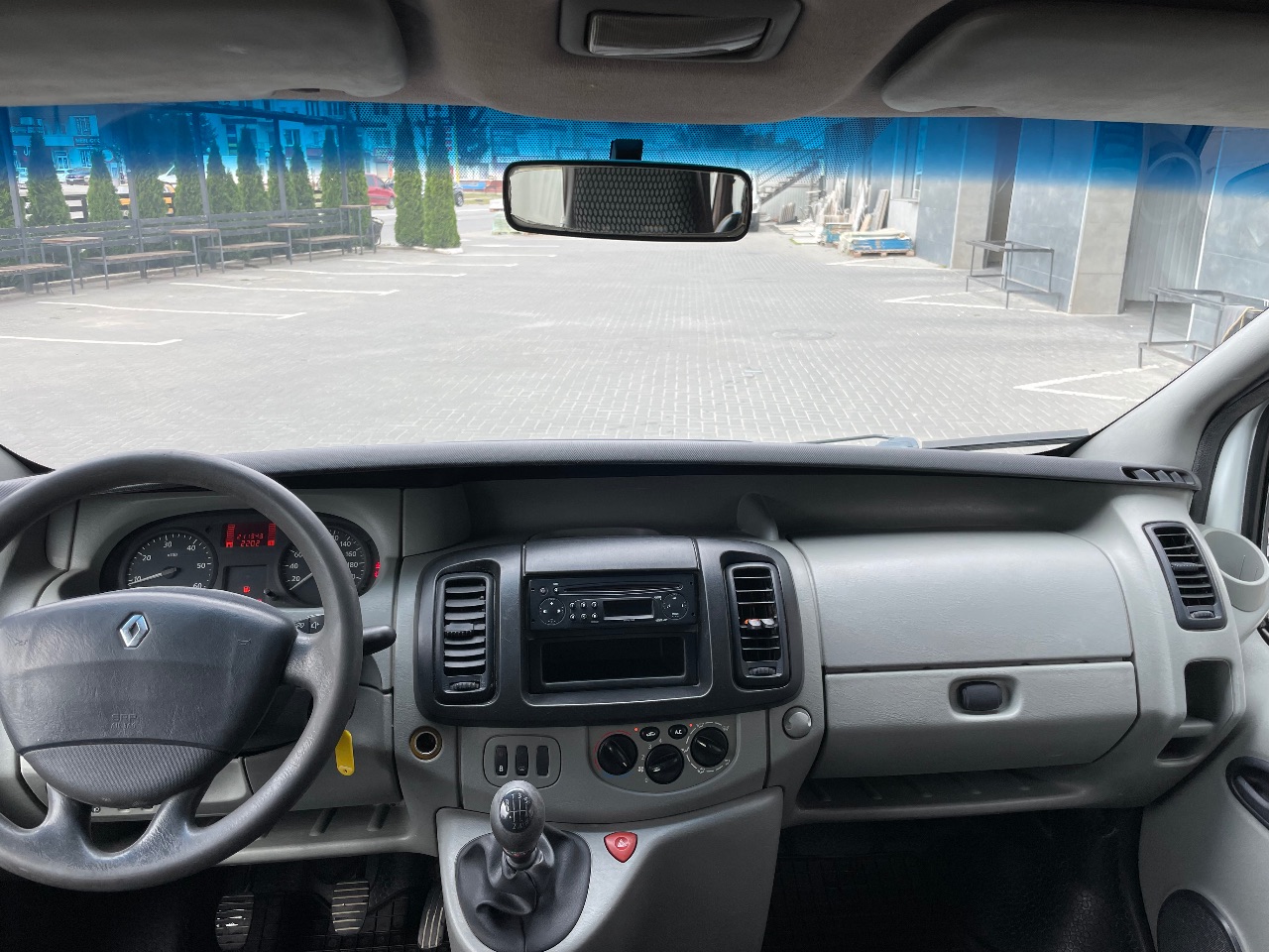 Renault Trafic - фото 10