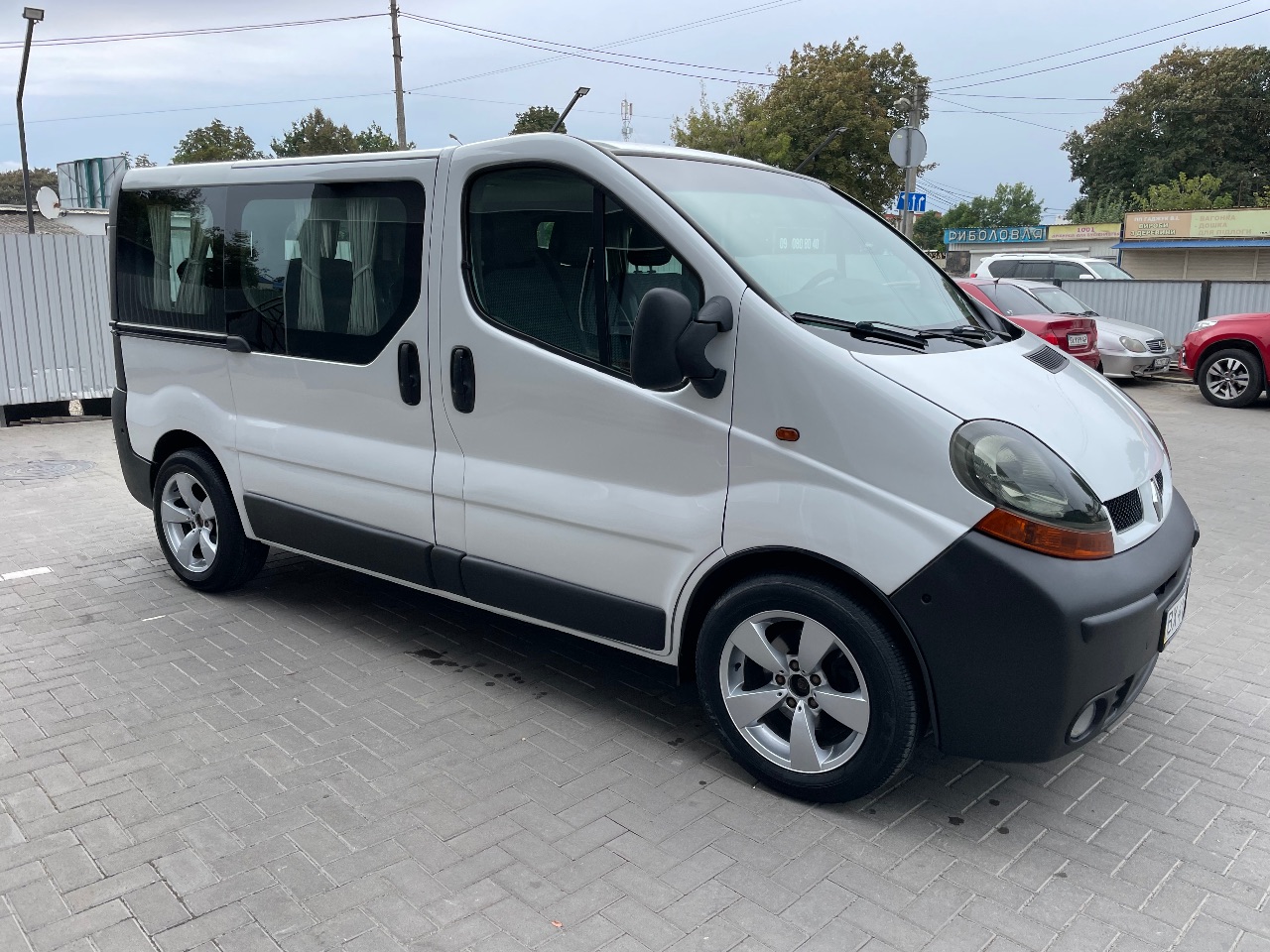 Renault Trafic - фото 2