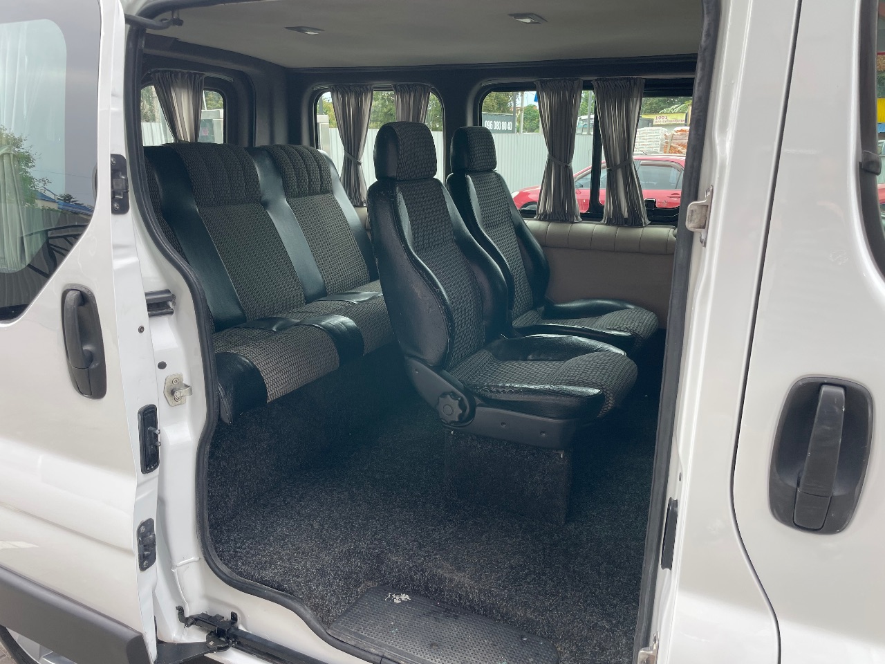 Renault Trafic - фото 11