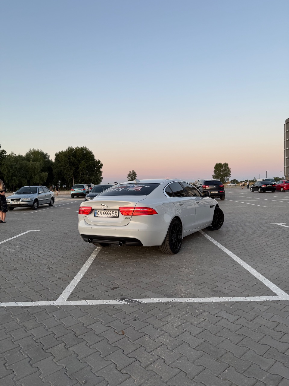 Jaguar XE - фото 4