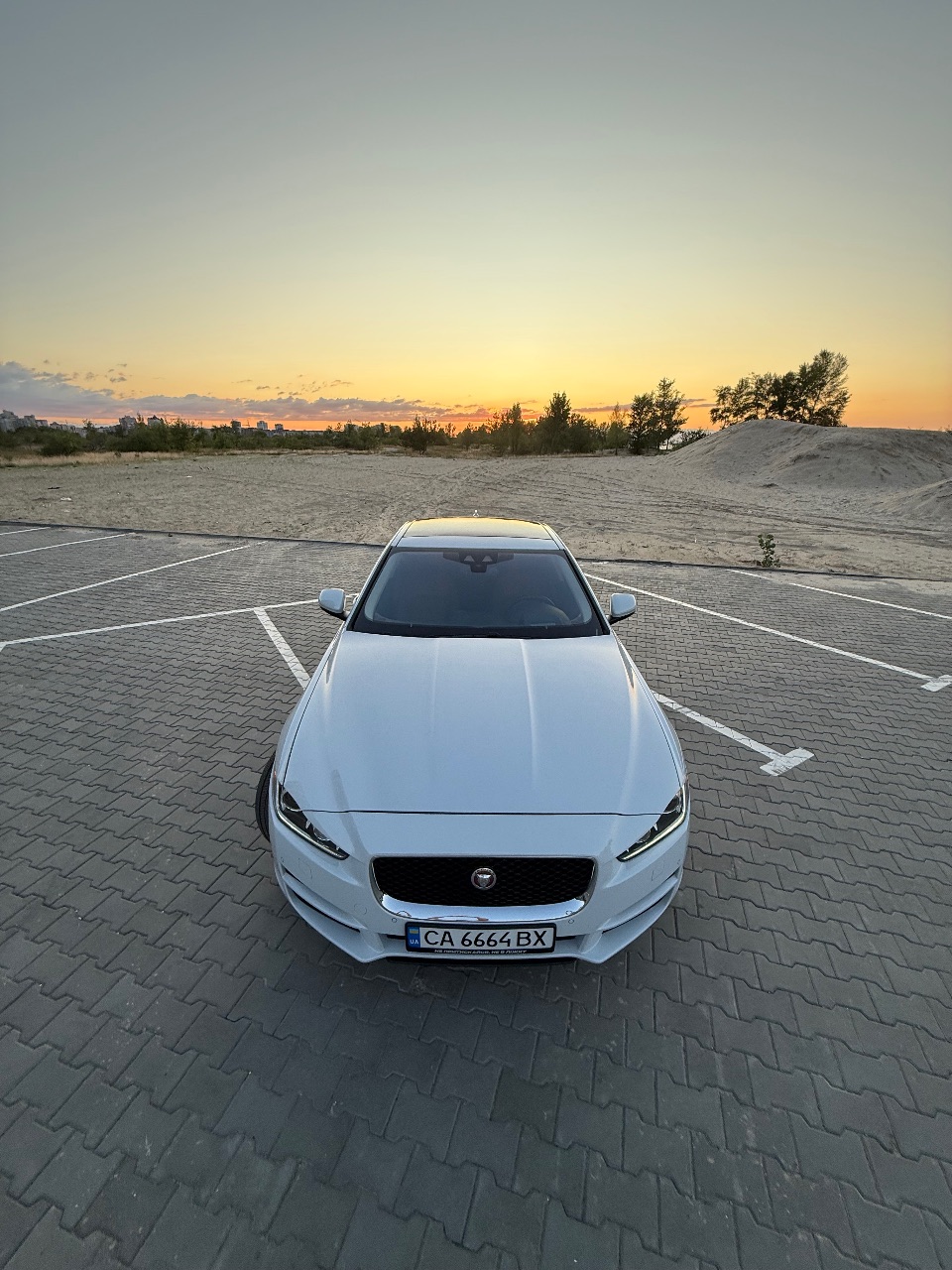 Jaguar XE - фото 6
