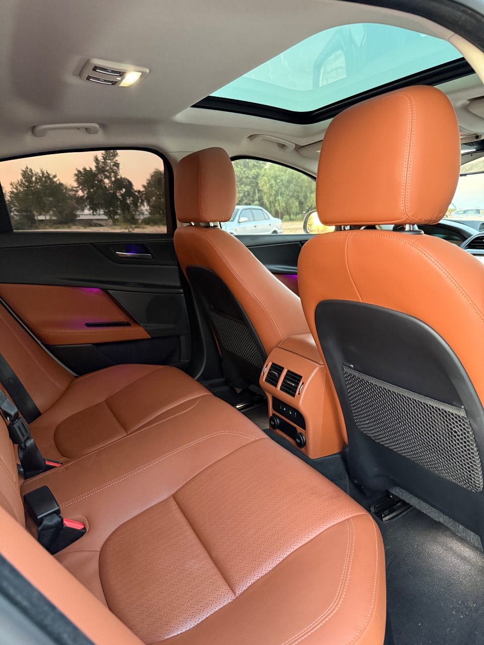 Jaguar XE - фото 10
