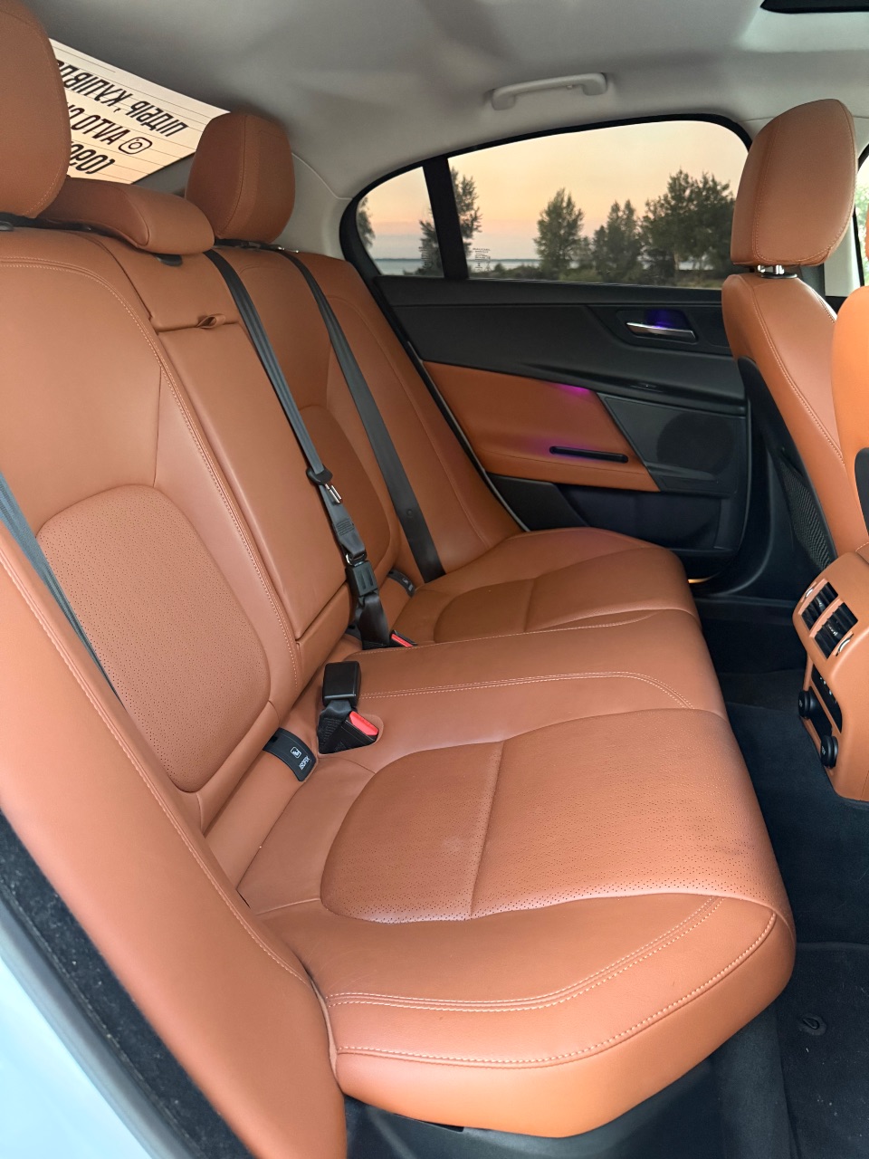 Jaguar XE - фото 11
