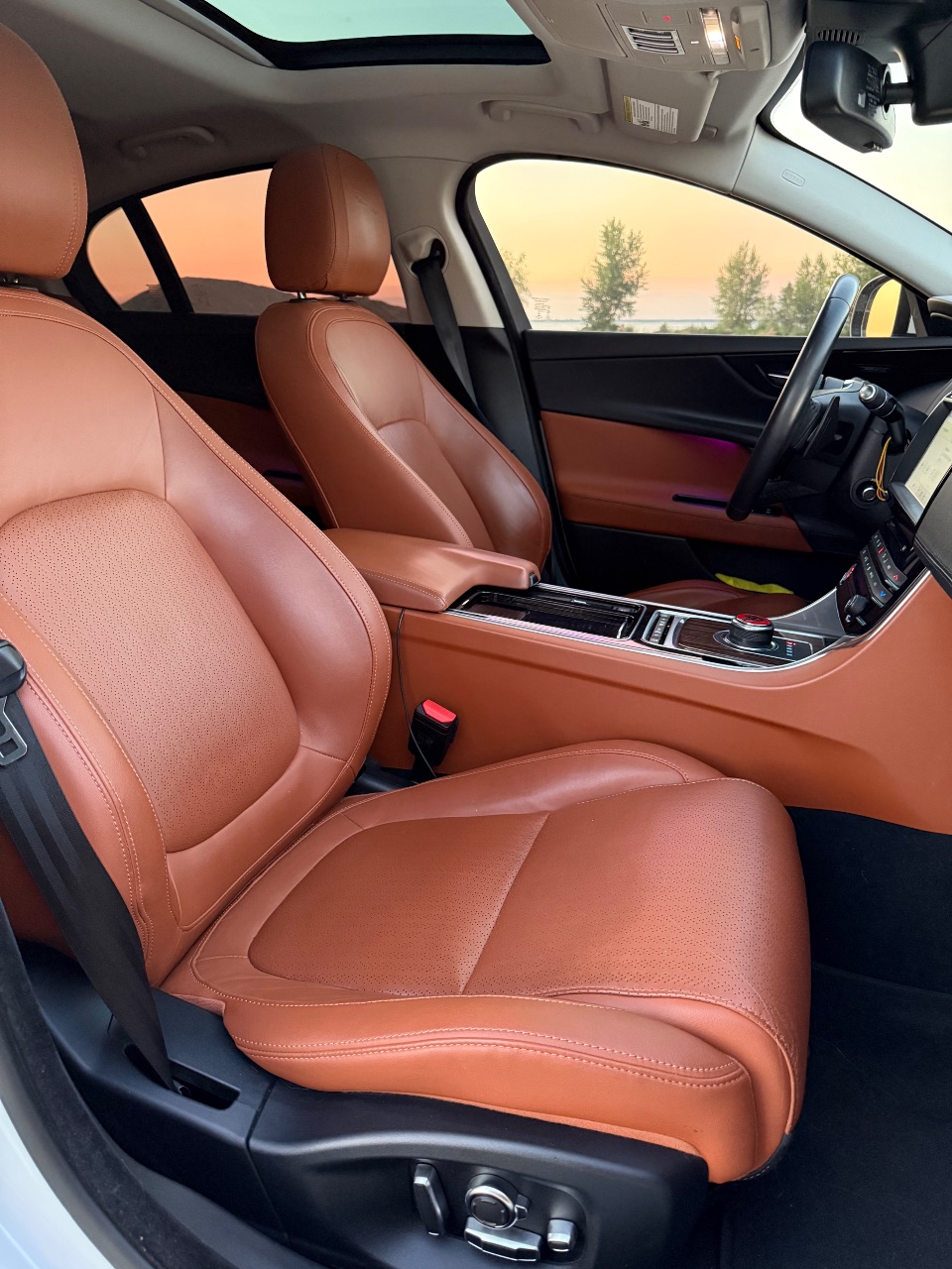 Jaguar XE - фото 12