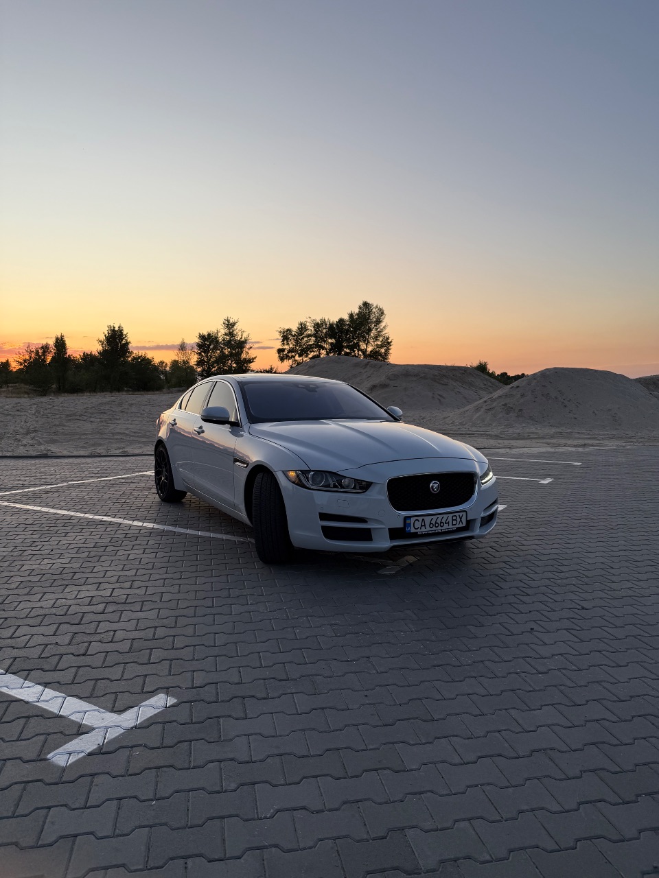 Jaguar XE - фото 5