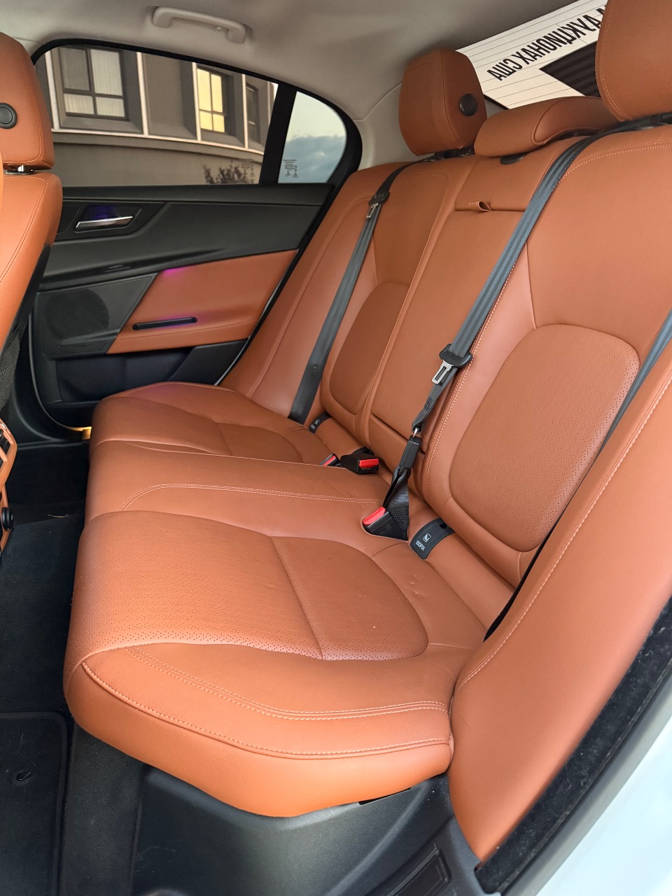 Jaguar XE - фото 9