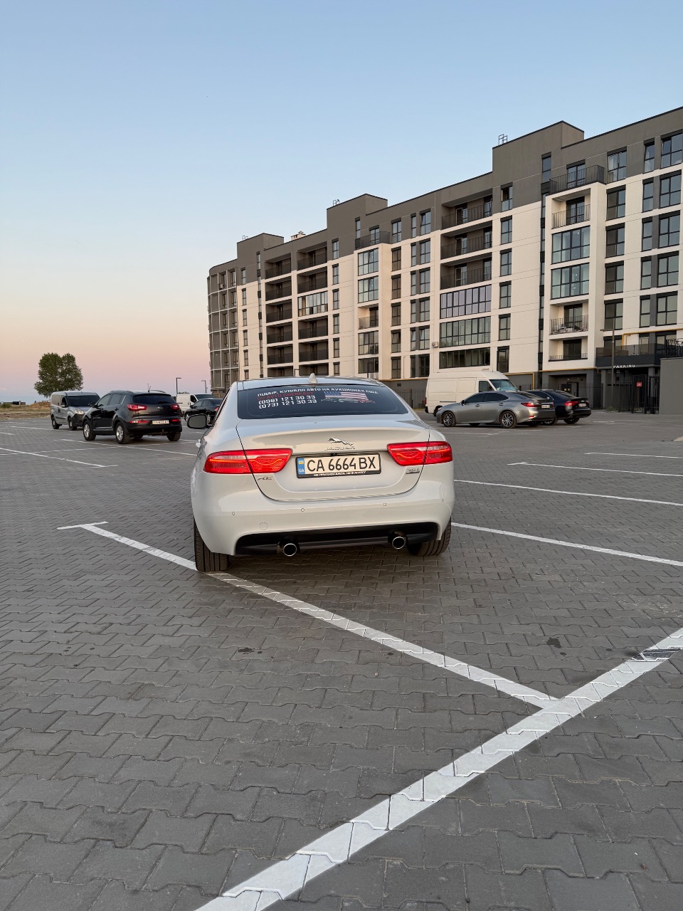 Jaguar XE - фото 3