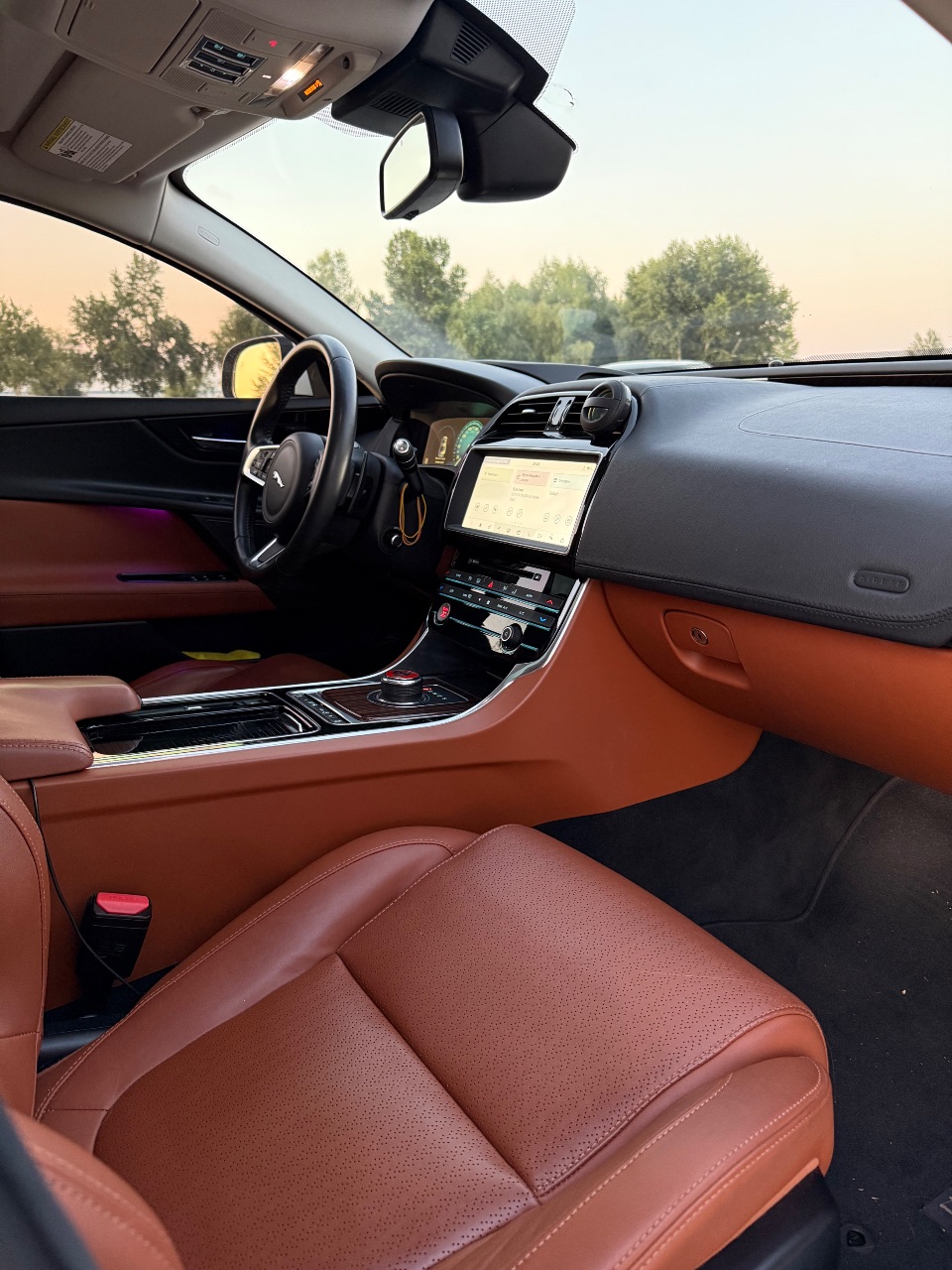 Jaguar XE - фото 13