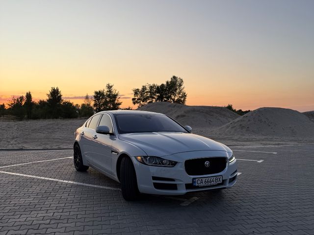 Jaguar XE - фото 5