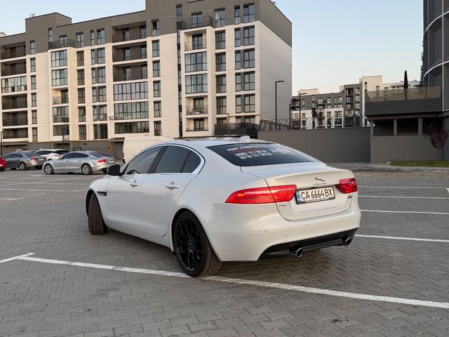 Jaguar XE - фото 2