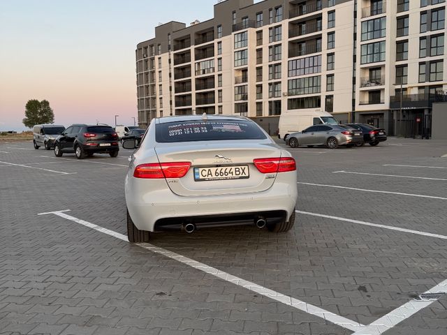 Jaguar XE - фото 3