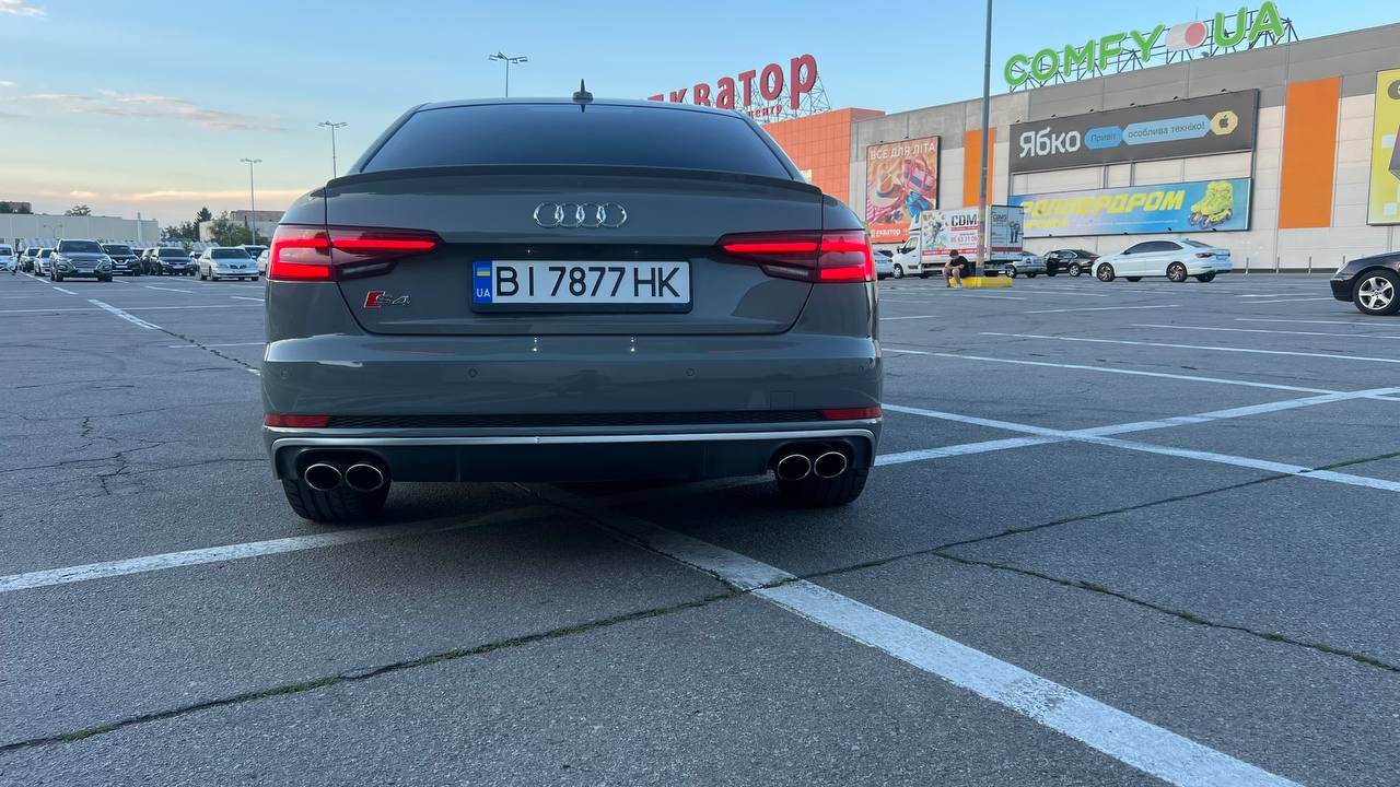 Audi S4 - фото 6