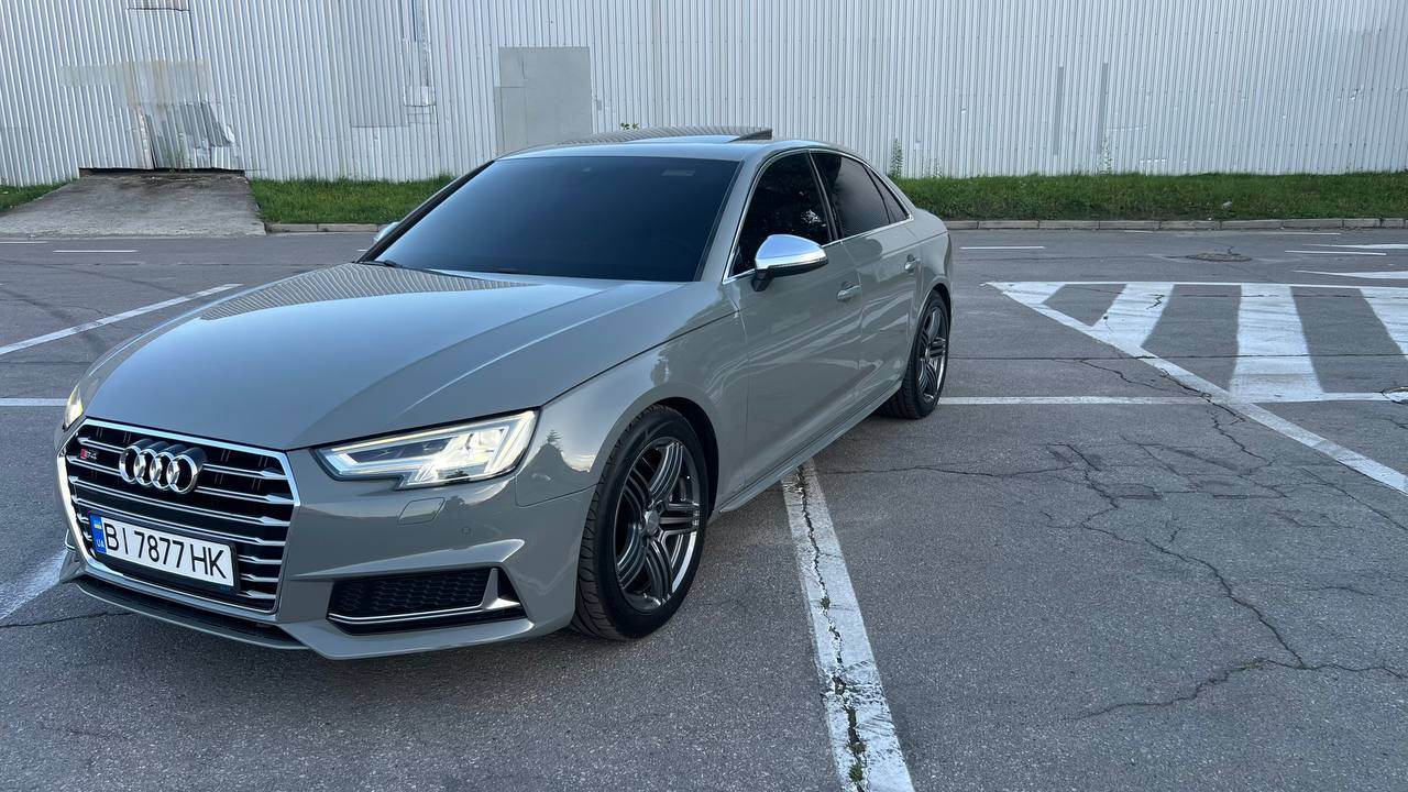 Audi S4 - фото 1
