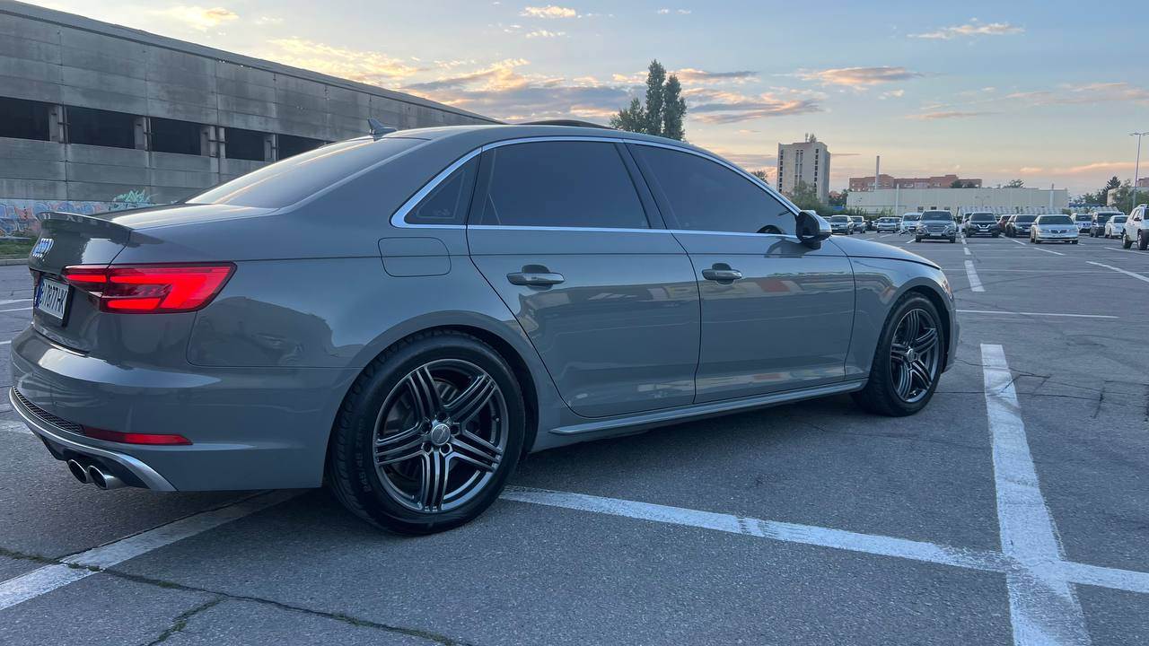 Audi S4 - фото 5