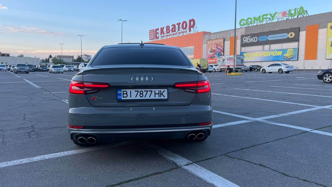 Audi S4 - фото 7