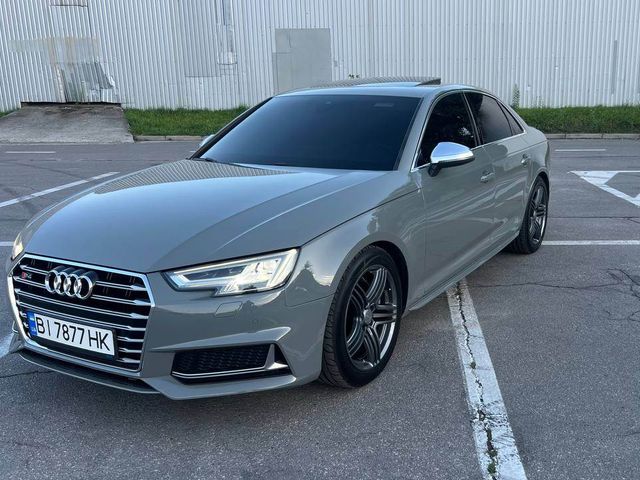 Audi S4 - фото 1