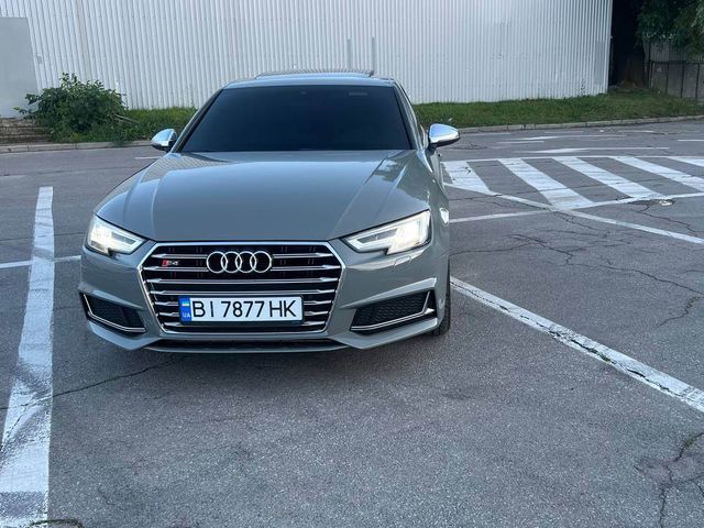 Audi S4 - фото 2