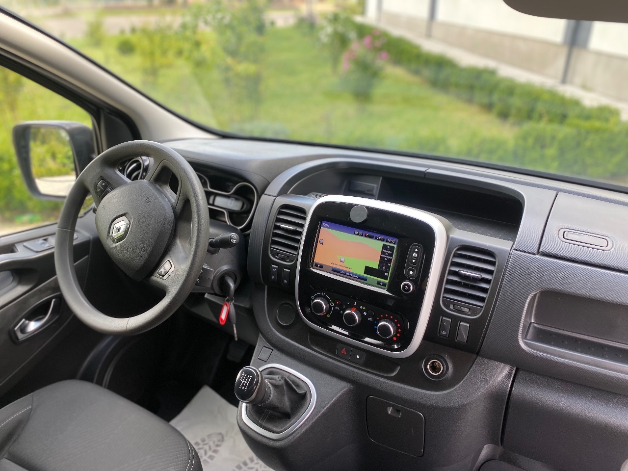 Renault Trafic - фото 7