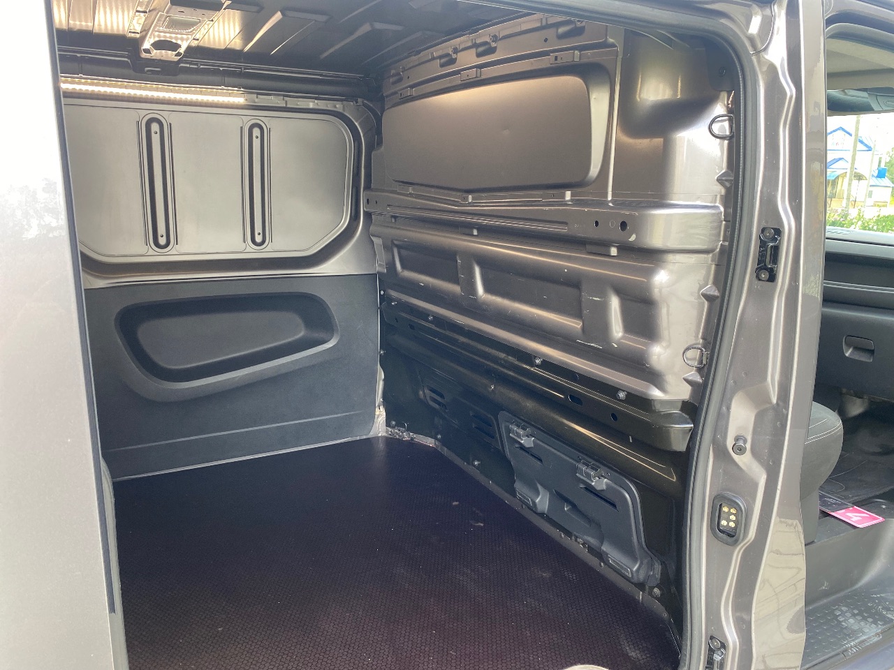 Renault Trafic - фото 9