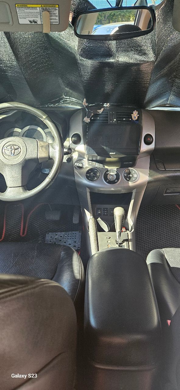 Toyota RAV4 - фото 7