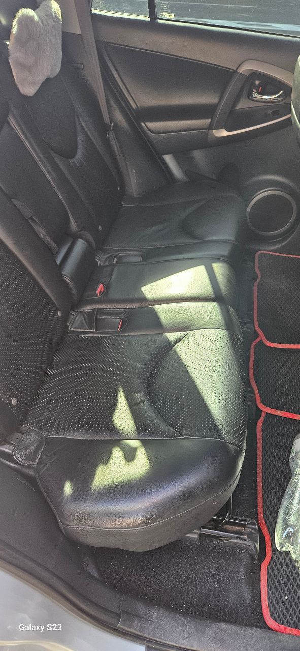 Toyota RAV4 - фото 8