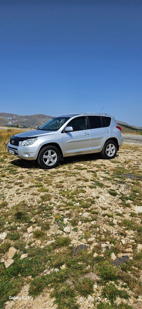 Toyota RAV4 - фото 12