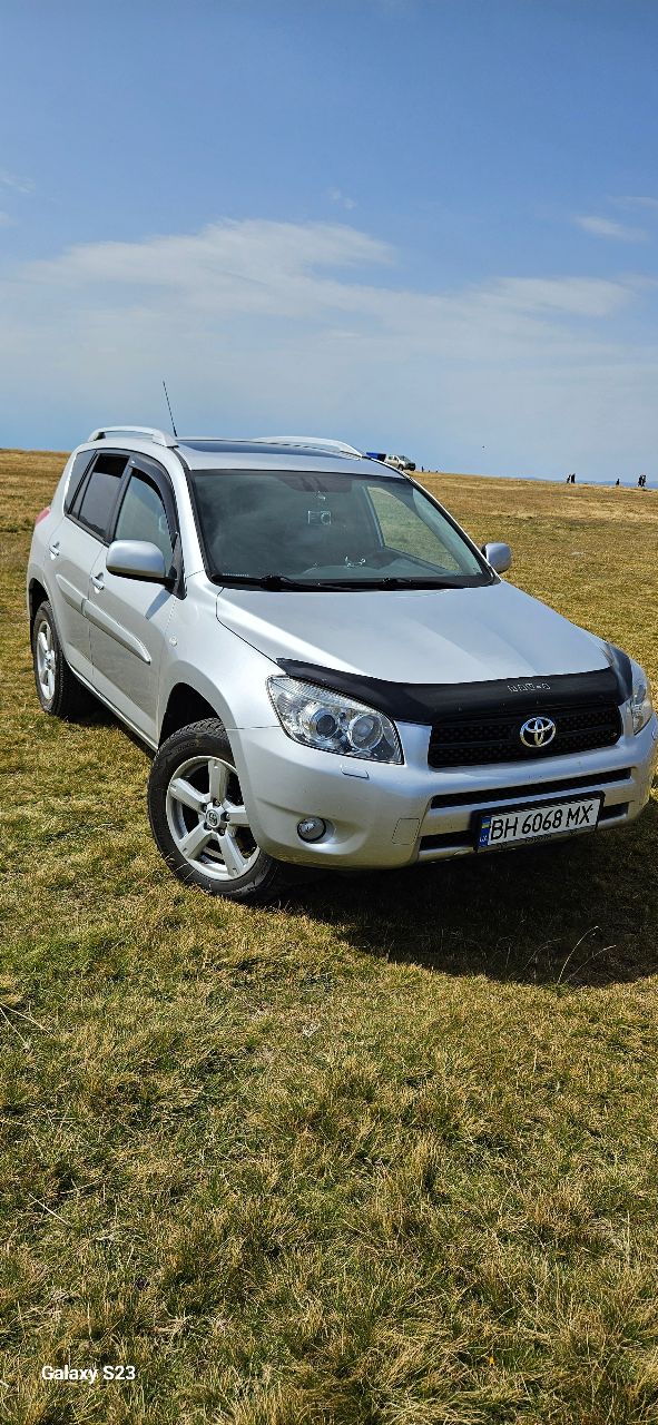 Toyota RAV4 - фото 5