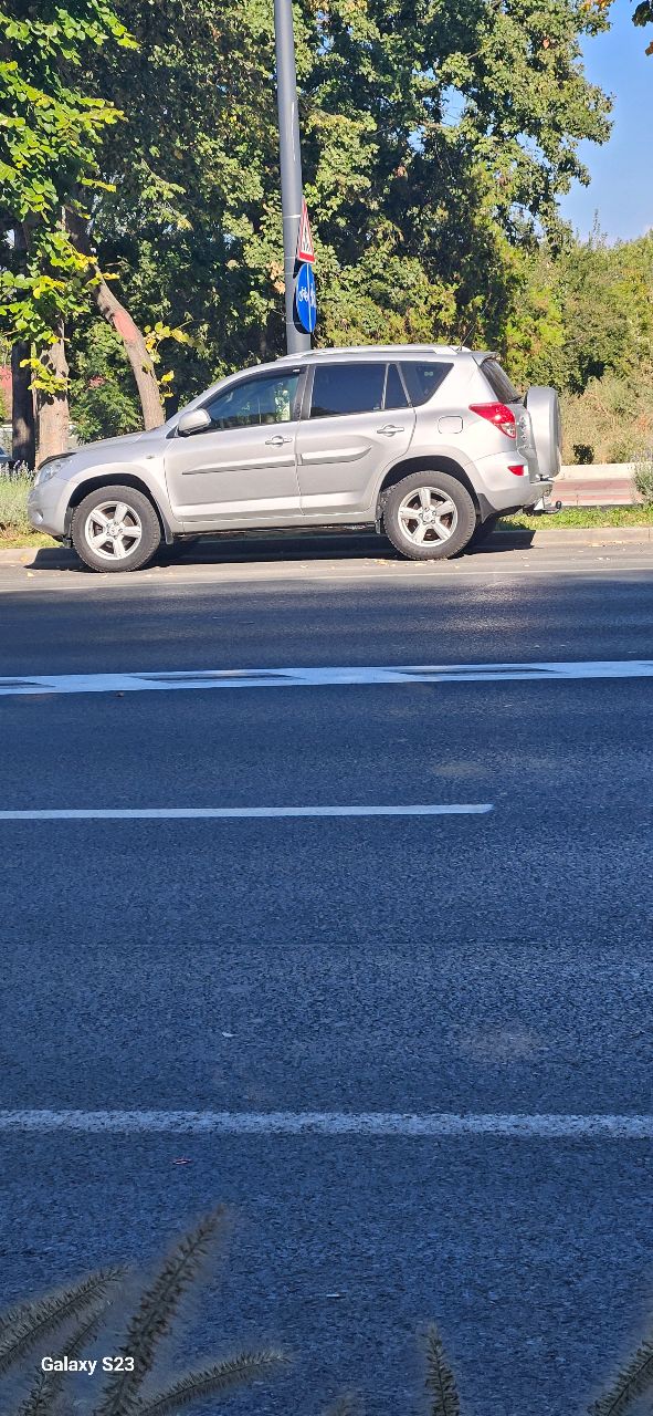 Toyota RAV4 - фото 6