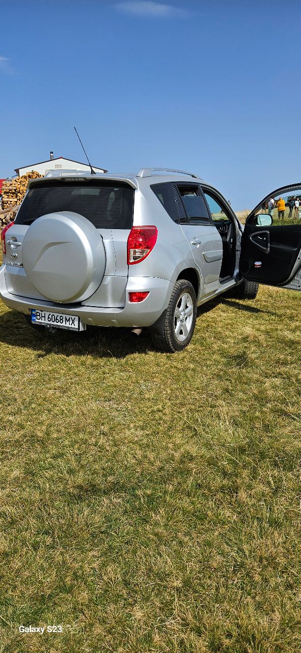 Toyota RAV4 - фото 3