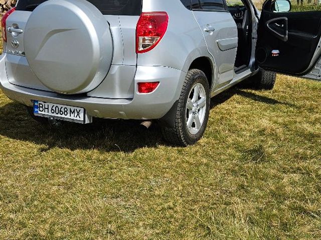 Toyota RAV4 - фото 3