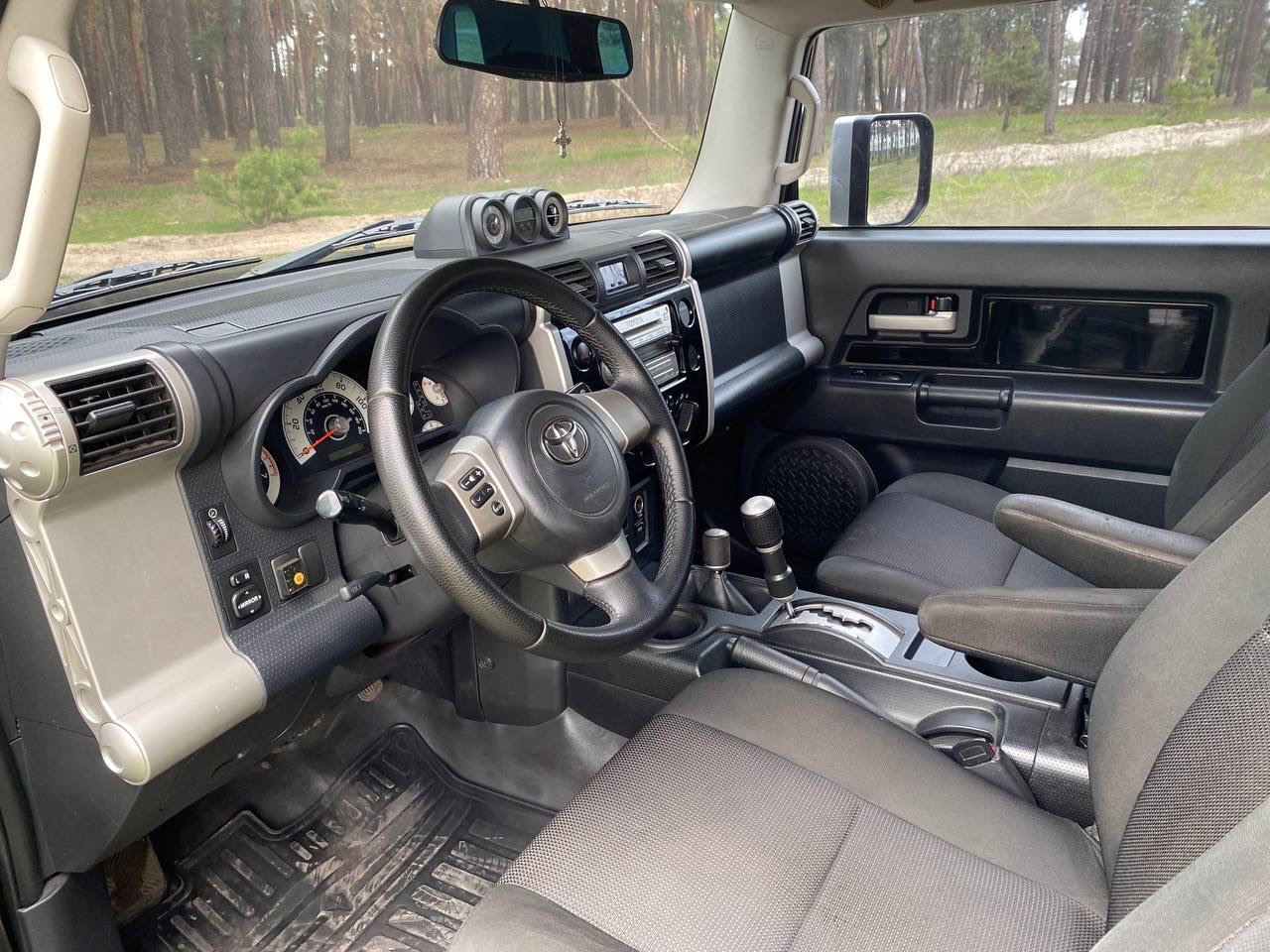 Toyota FJ Cruiser - фото 12