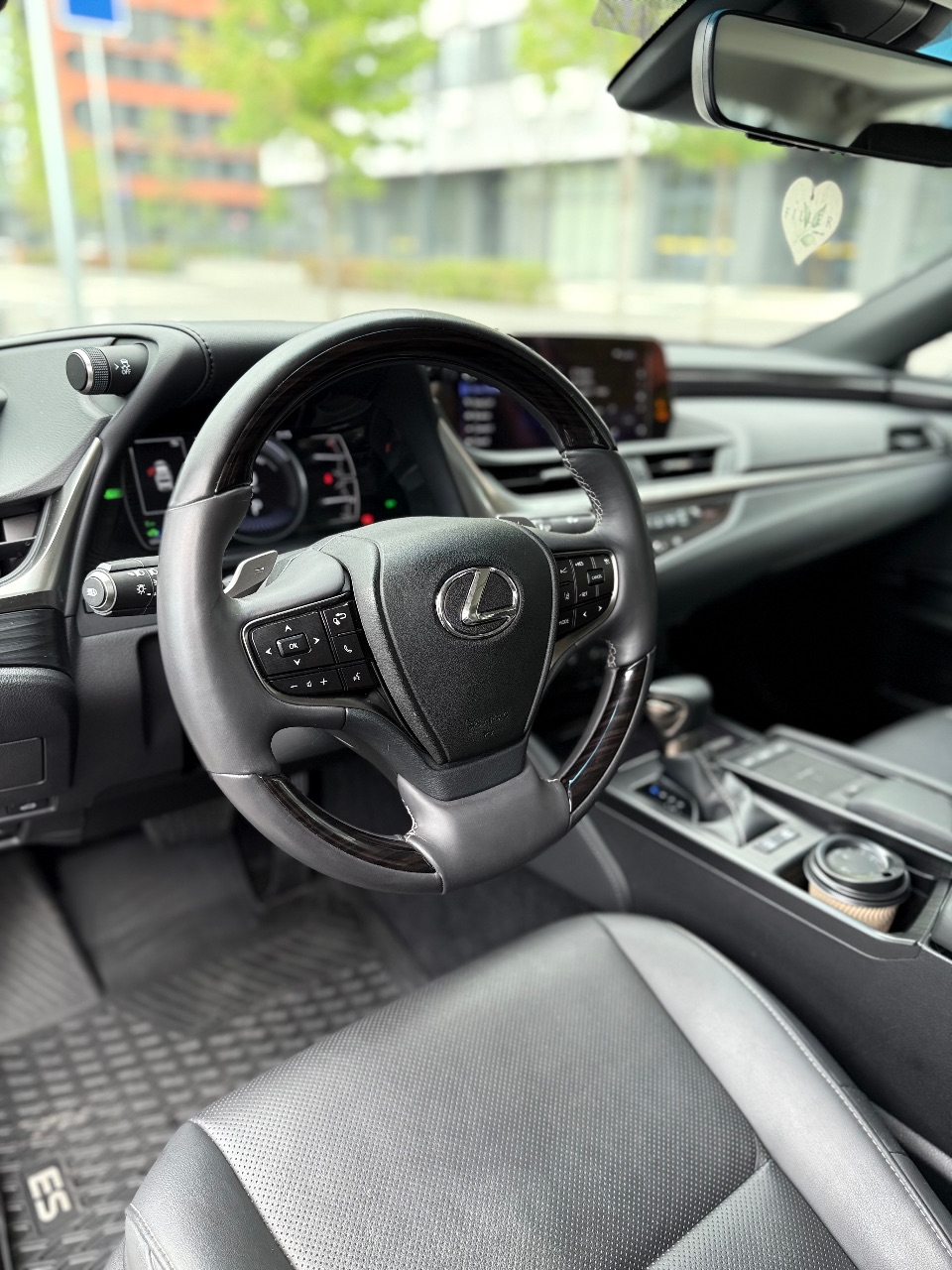 Lexus ES - фото 10