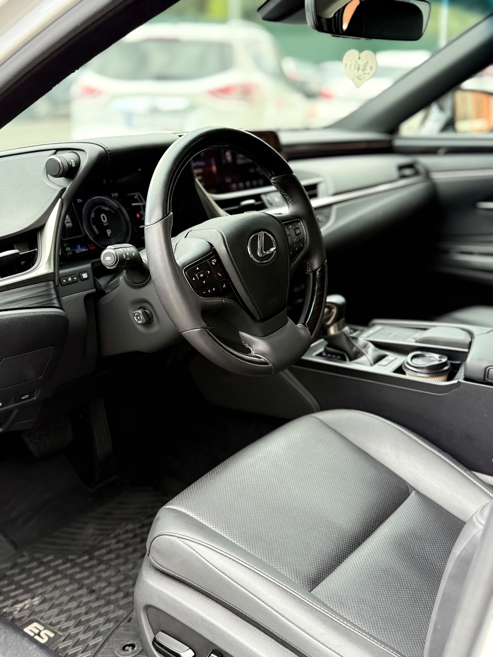 Lexus ES - фото 14