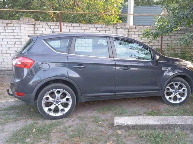 Ford Kuga - фото 1