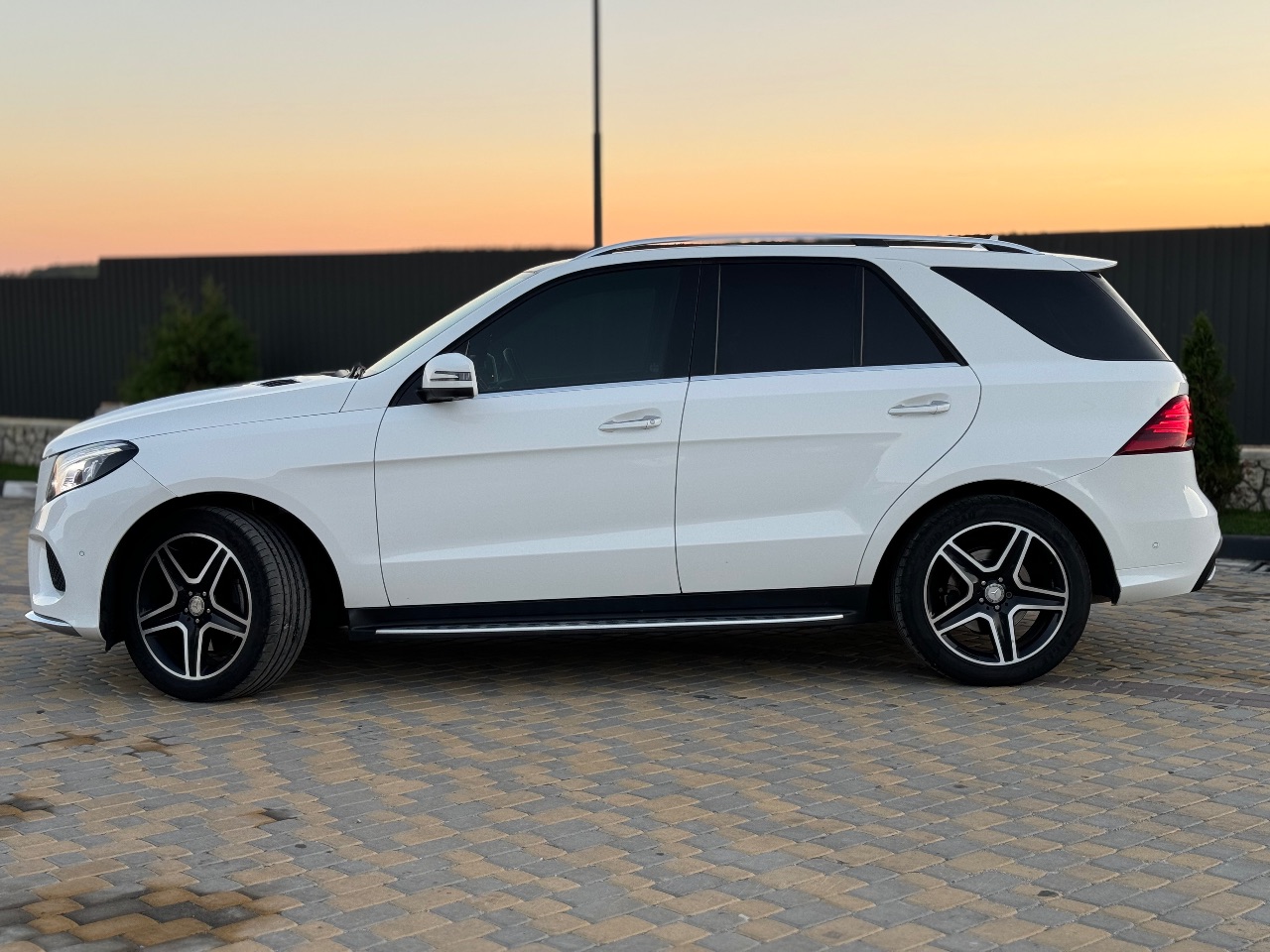 Mercedes-Benz GLE - фото 3